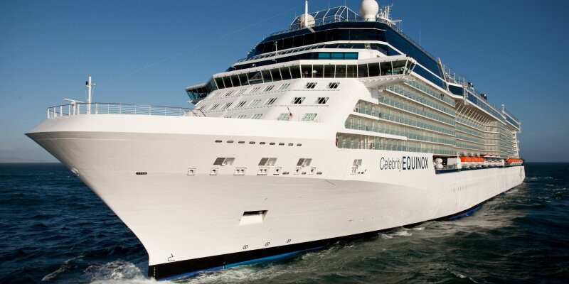 1548635790.5043_160_celebrity_cruises_celebsity_equinox_exterior_at_sea_min.jpg