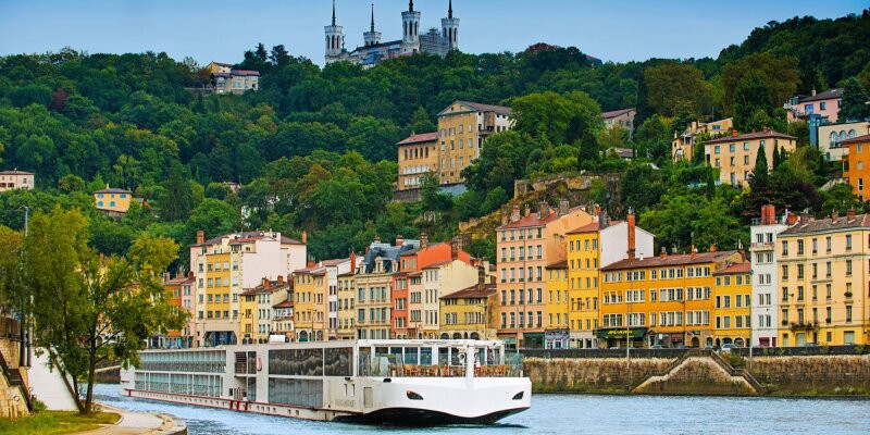 1548638457.5342_660_Viking_River_Cruises_Viking_Longships_Viking_Hermod_Exterior_Lyon.jpg